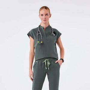 Rafaela Oversized Scrub Top in bonsai- lightly used